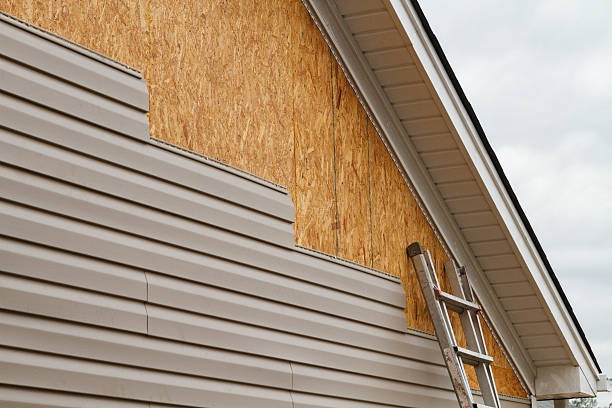 Professional Siding Replacement technician working in Illinois, IL